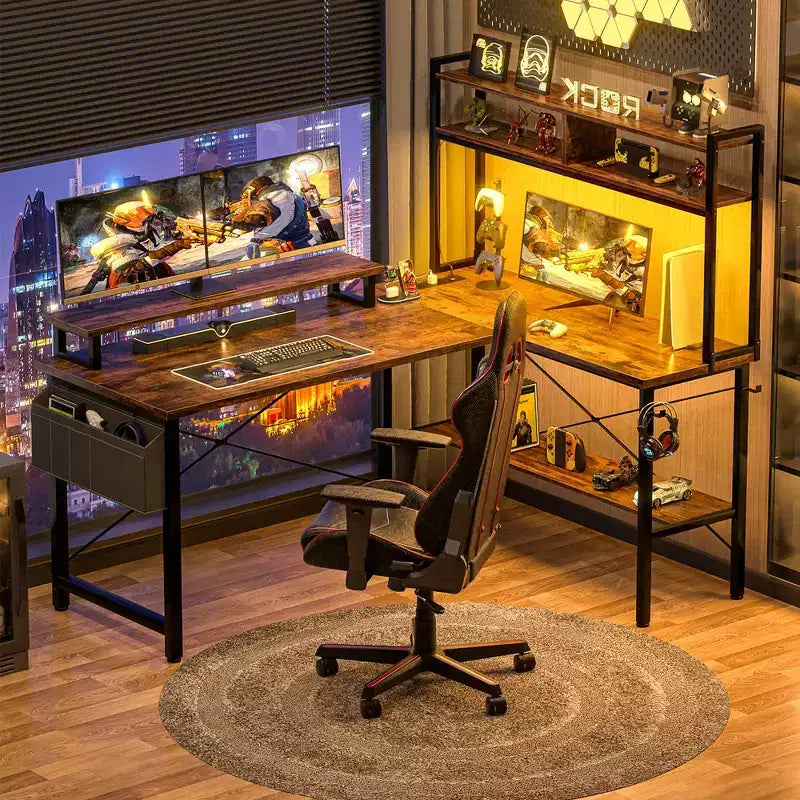 Bureau d'ordinateur en L avec écran et étagère, bureau de jeu avec station de charge