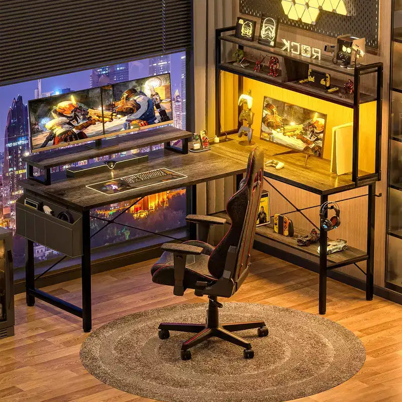 Bureau d'ordinateur en L avec écran et étagère, bureau de jeu avec station de charge