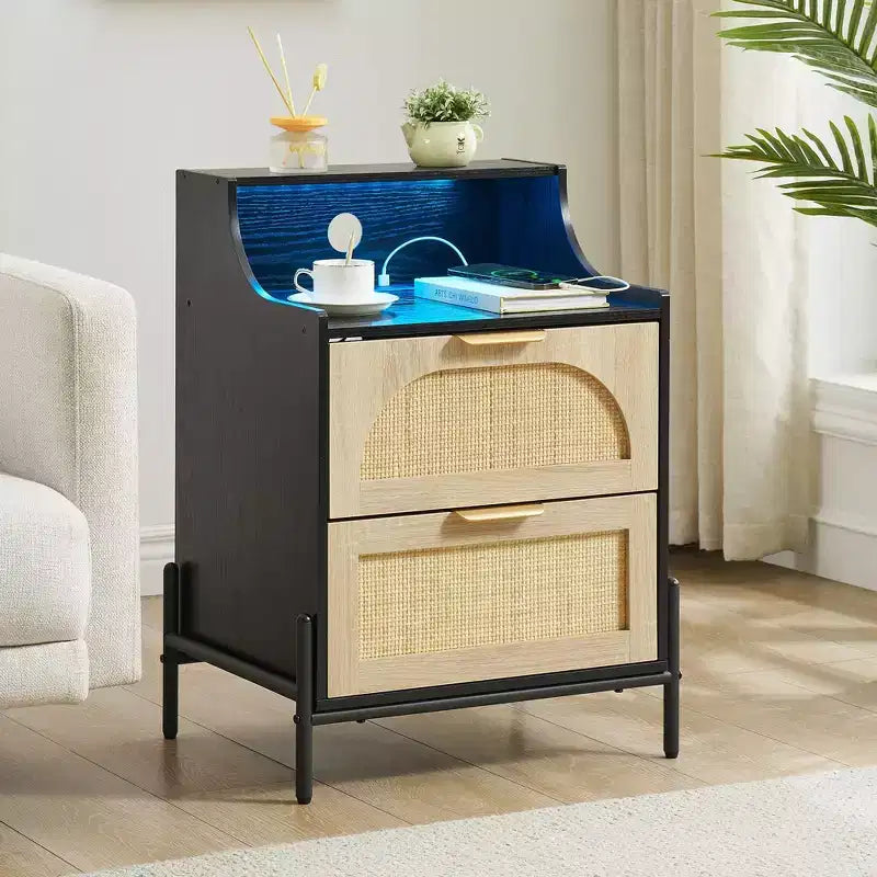 Lot de 2 tables de chevet noires en rotin avec station de charge USB C, lumières LED et 2 tiroirs, table d'appoint moderne pour chambre, salon et dortoir